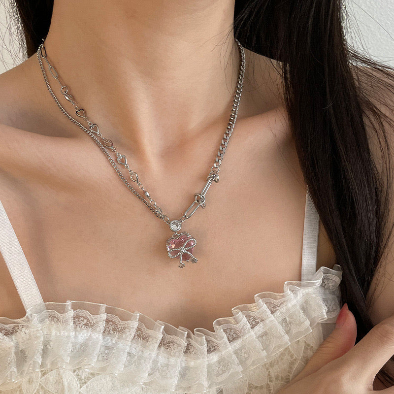 Pink heart bowknot necklace for women, niche light luxury sweet and cool pendant, new trendy style in 2024, advanced-feeling collarbone chain